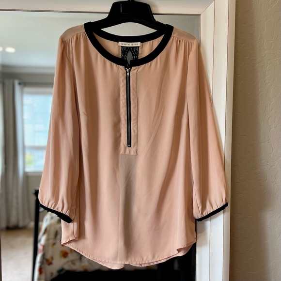 Daniel Rainn Zipper Front & Lace Back Blush Pink Top - Picture 11 of 12